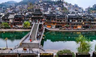 凤凰古城在哪里哪个市